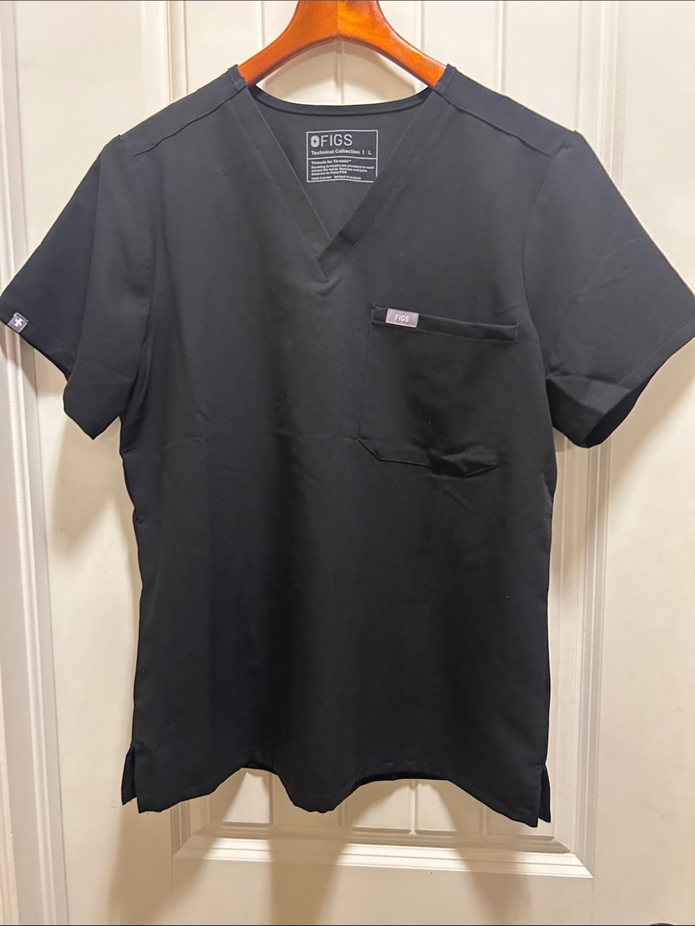 FIGS Short Sleeve V-Neck Scrub Top — Black
